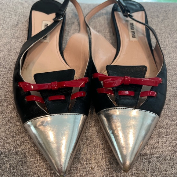 Pre owned authentic Miu Miu flats. Size 6 in black and red - Picture 1 of 3